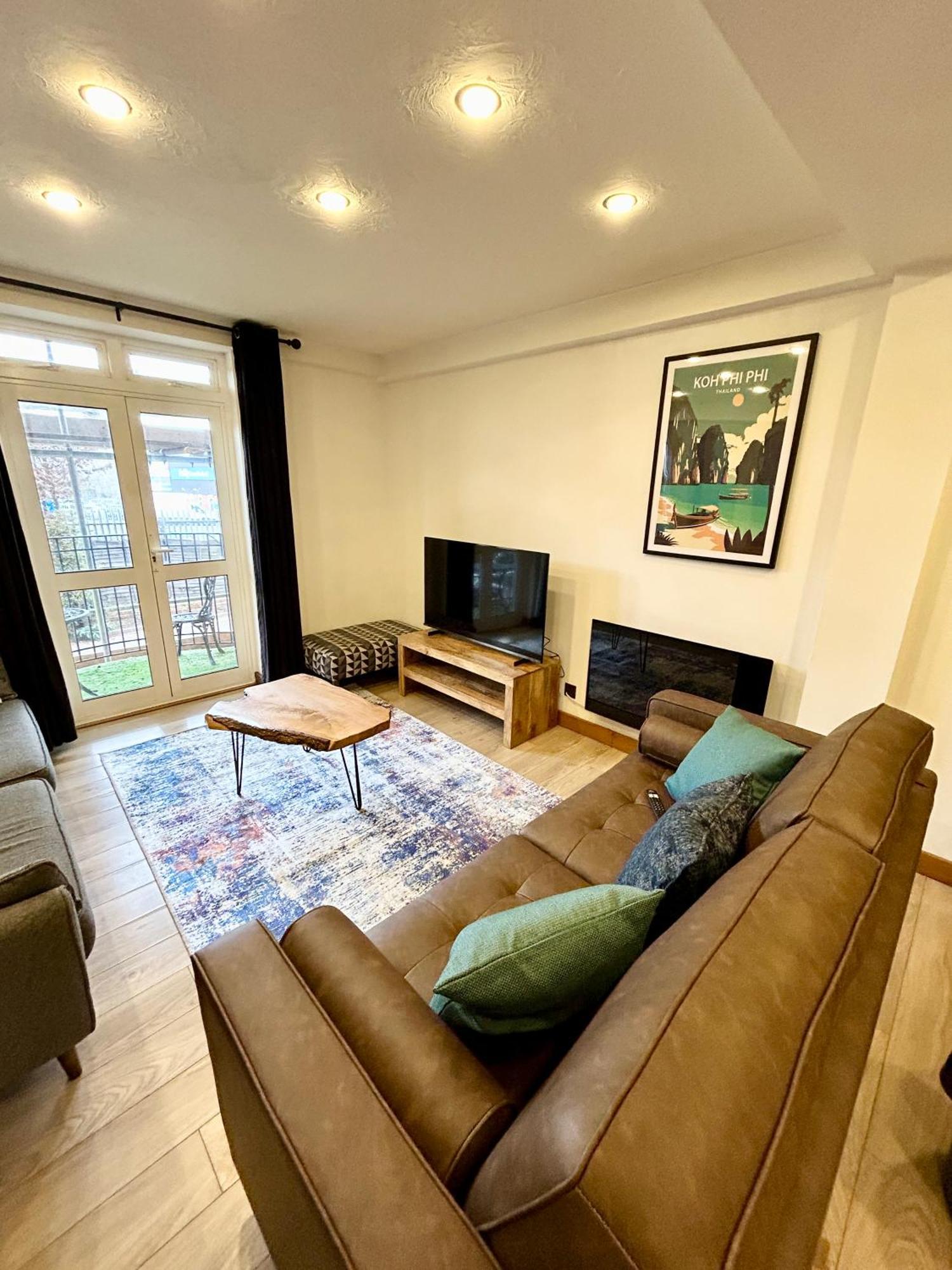 Spacious 3 Bedroom Apartment Close To Marina, 2 Parking Spaces, Kingsize Or Single Beds เซาธ์แธมป์ตัน ภายนอก รูปภาพ