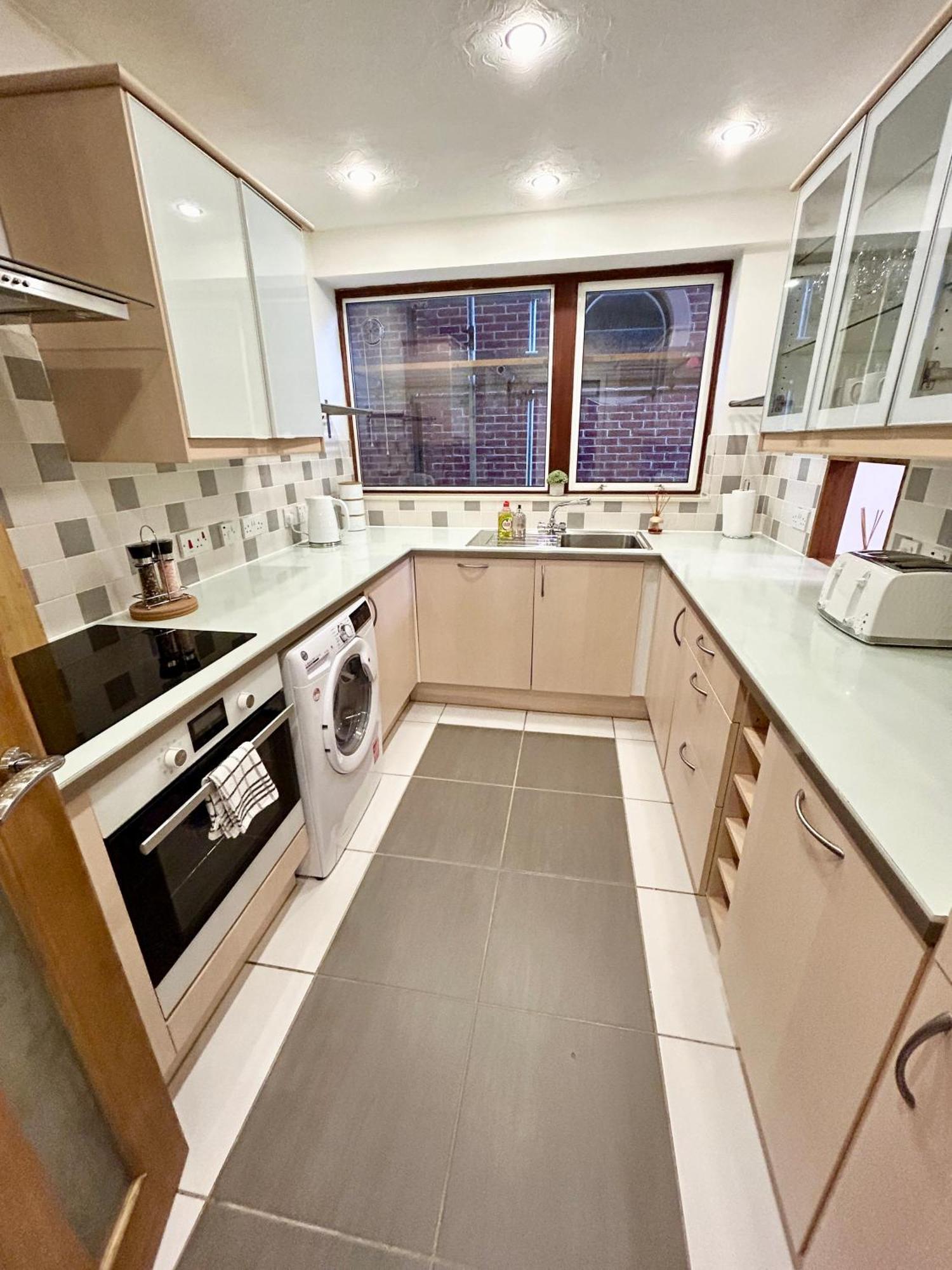 Spacious 3 Bedroom Apartment Close To Marina, 2 Parking Spaces, Kingsize Or Single Beds เซาธ์แธมป์ตัน ภายนอก รูปภาพ