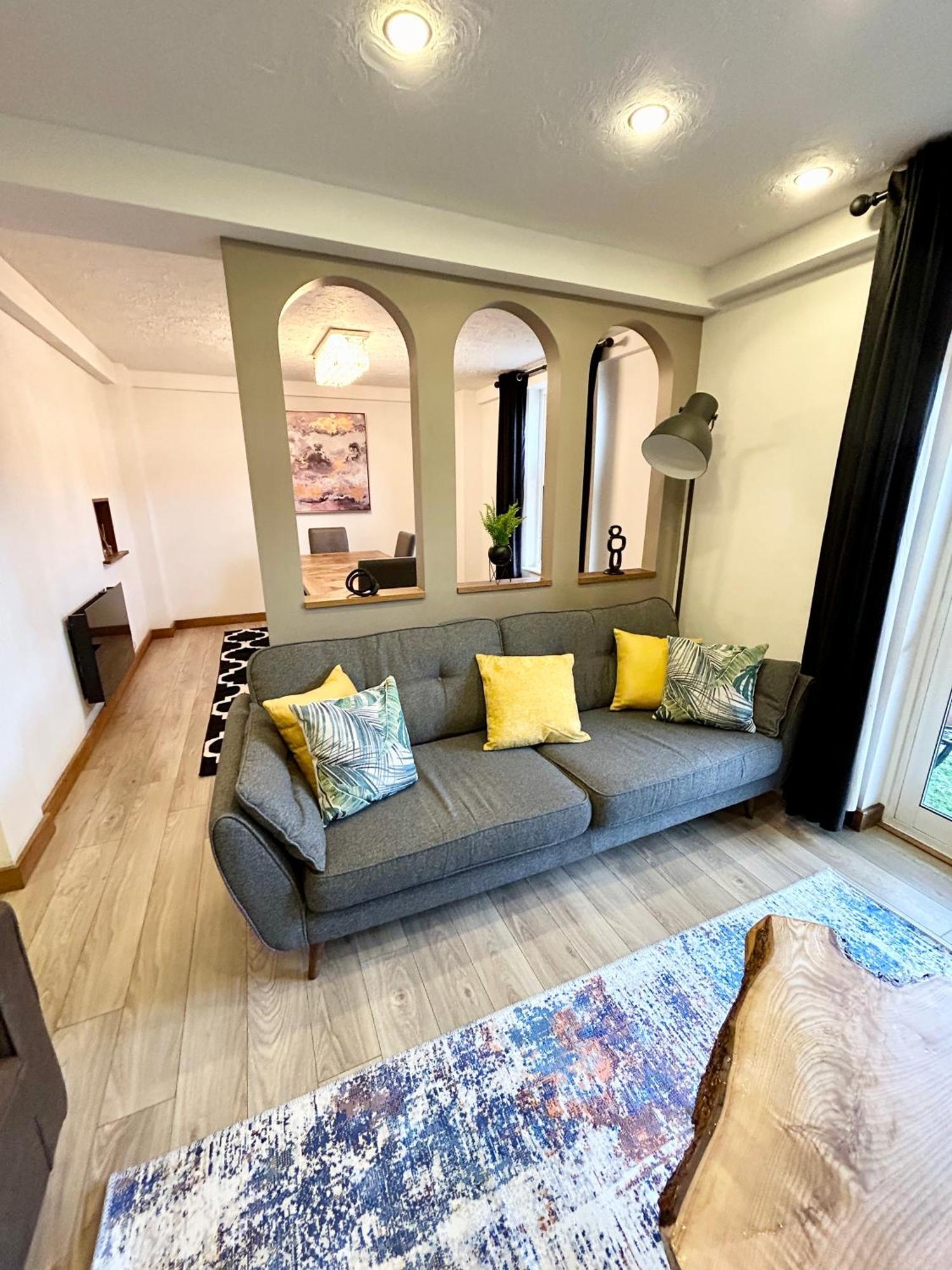Spacious 3 Bedroom Apartment Close To Marina, 2 Parking Spaces, Kingsize Or Single Beds เซาธ์แธมป์ตัน ภายนอก รูปภาพ