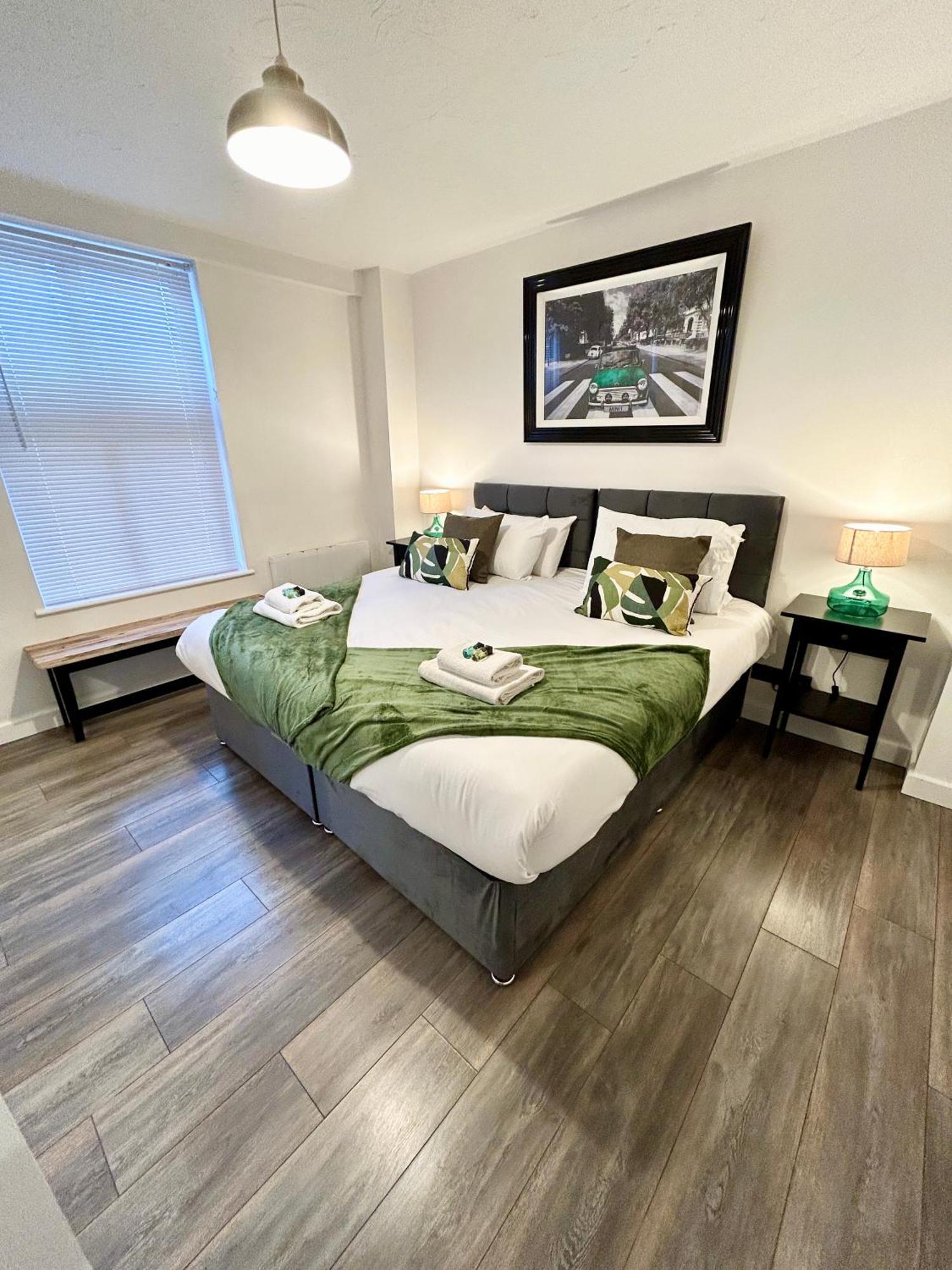 Spacious 3 Bedroom Apartment Close To Marina, 2 Parking Spaces, Kingsize Or Single Beds เซาธ์แธมป์ตัน ภายนอก รูปภาพ