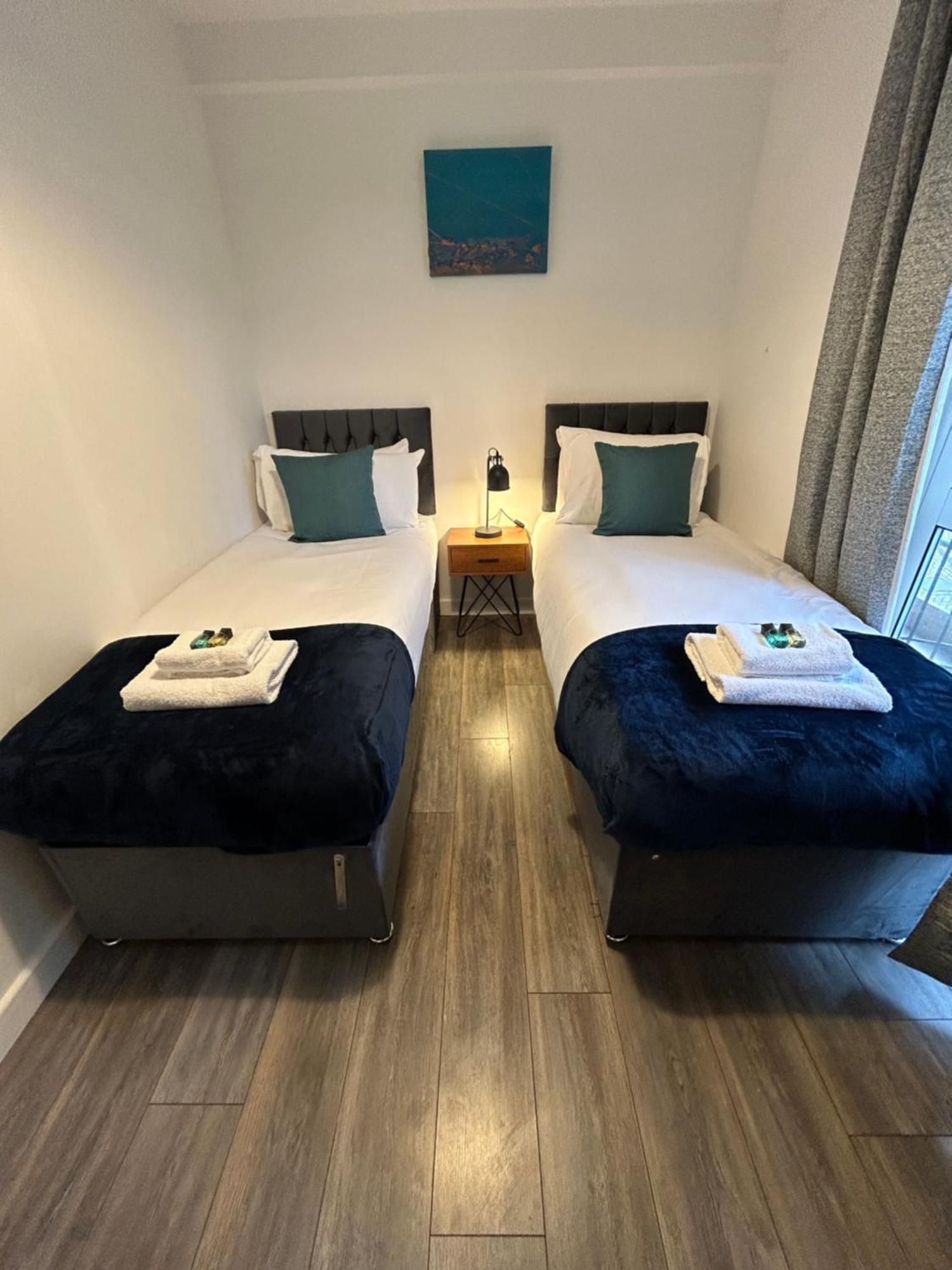 Spacious 3 Bedroom Apartment Close To Marina, 2 Parking Spaces, Kingsize Or Single Beds เซาธ์แธมป์ตัน ภายนอก รูปภาพ
