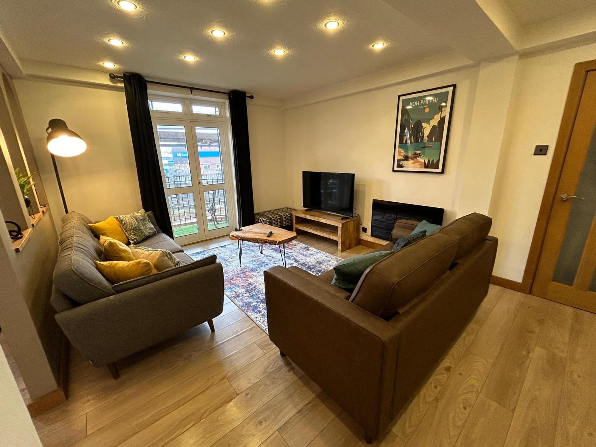Spacious 3 Bedroom Apartment Close To Marina, 2 Parking Spaces, Kingsize Or Single Beds เซาธ์แธมป์ตัน ภายนอก รูปภาพ
