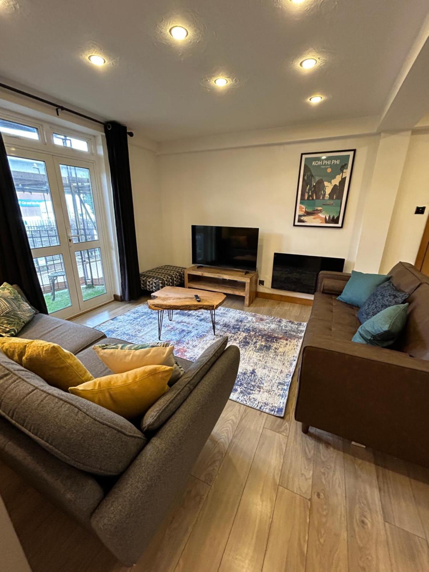Spacious 3 Bedroom Apartment Close To Marina, 2 Parking Spaces, Kingsize Or Single Beds เซาธ์แธมป์ตัน ภายนอก รูปภาพ