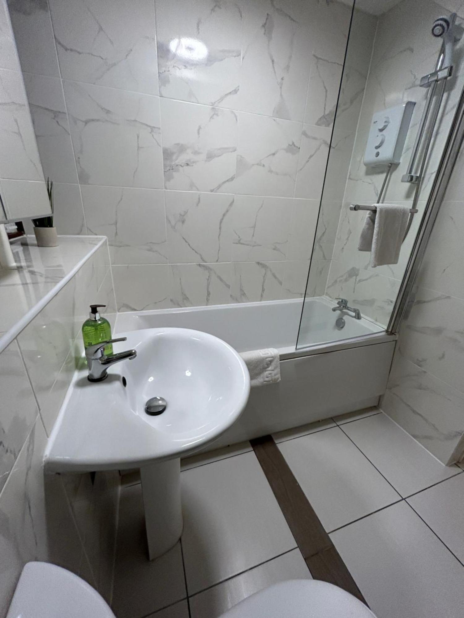 Spacious 3 Bedroom Apartment Close To Marina, 2 Parking Spaces, Kingsize Or Single Beds เซาธ์แธมป์ตัน ภายนอก รูปภาพ
